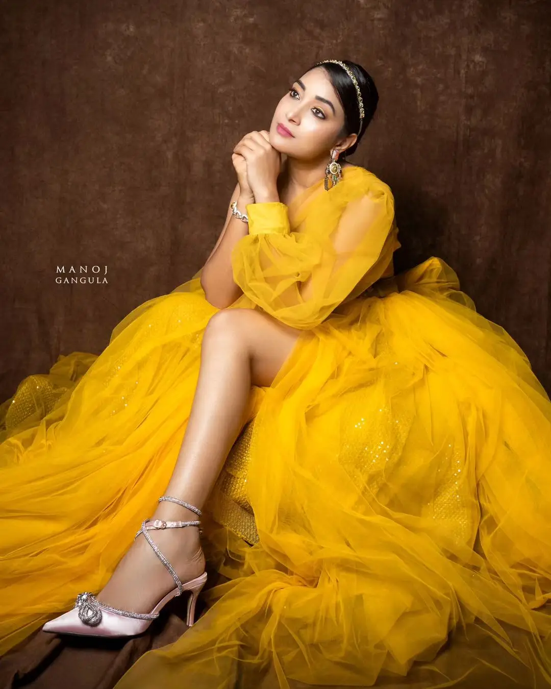 ETV Actress Bhanu Sri Long Legs Show in Yellow Gown